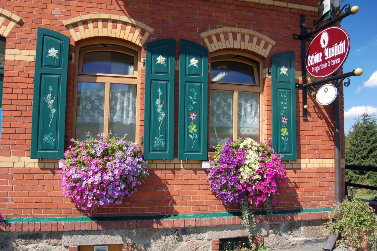 Berggasthaus & Pension Schoene Aussicht Klingenthal Eksteriør billede