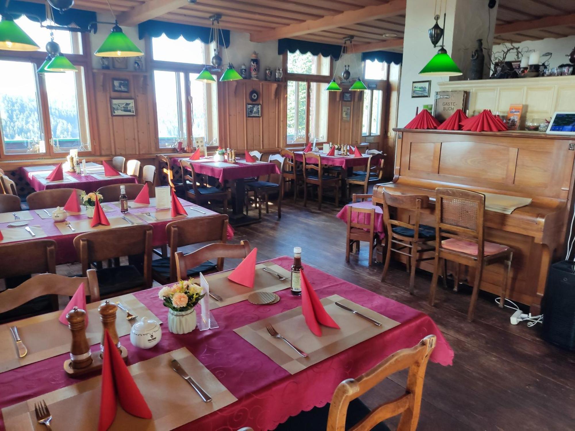 Berggasthaus & Pension Schoene Aussicht Klingenthal Eksteriør billede