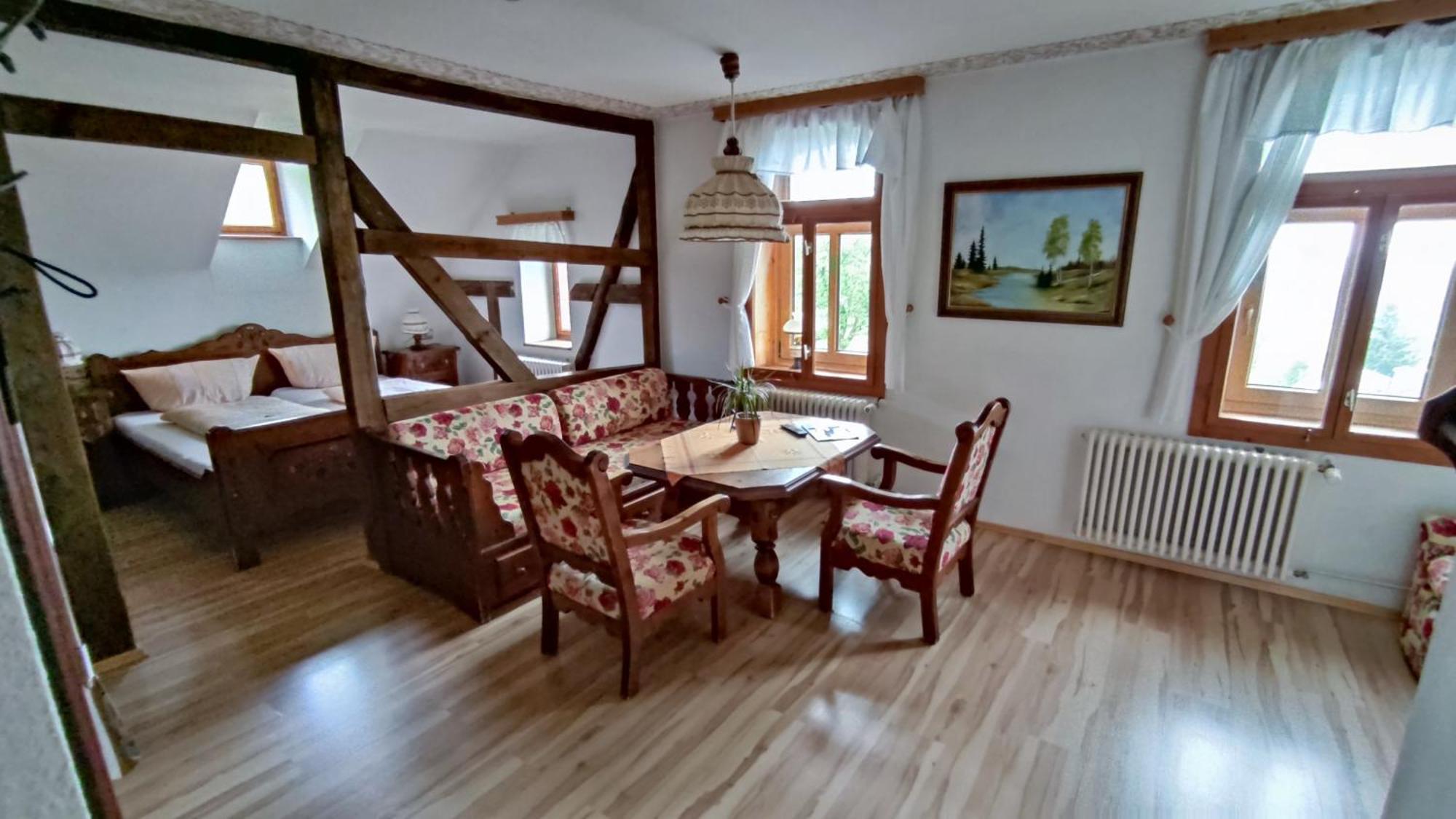 Berggasthaus & Pension Schoene Aussicht Klingenthal Eksteriør billede
