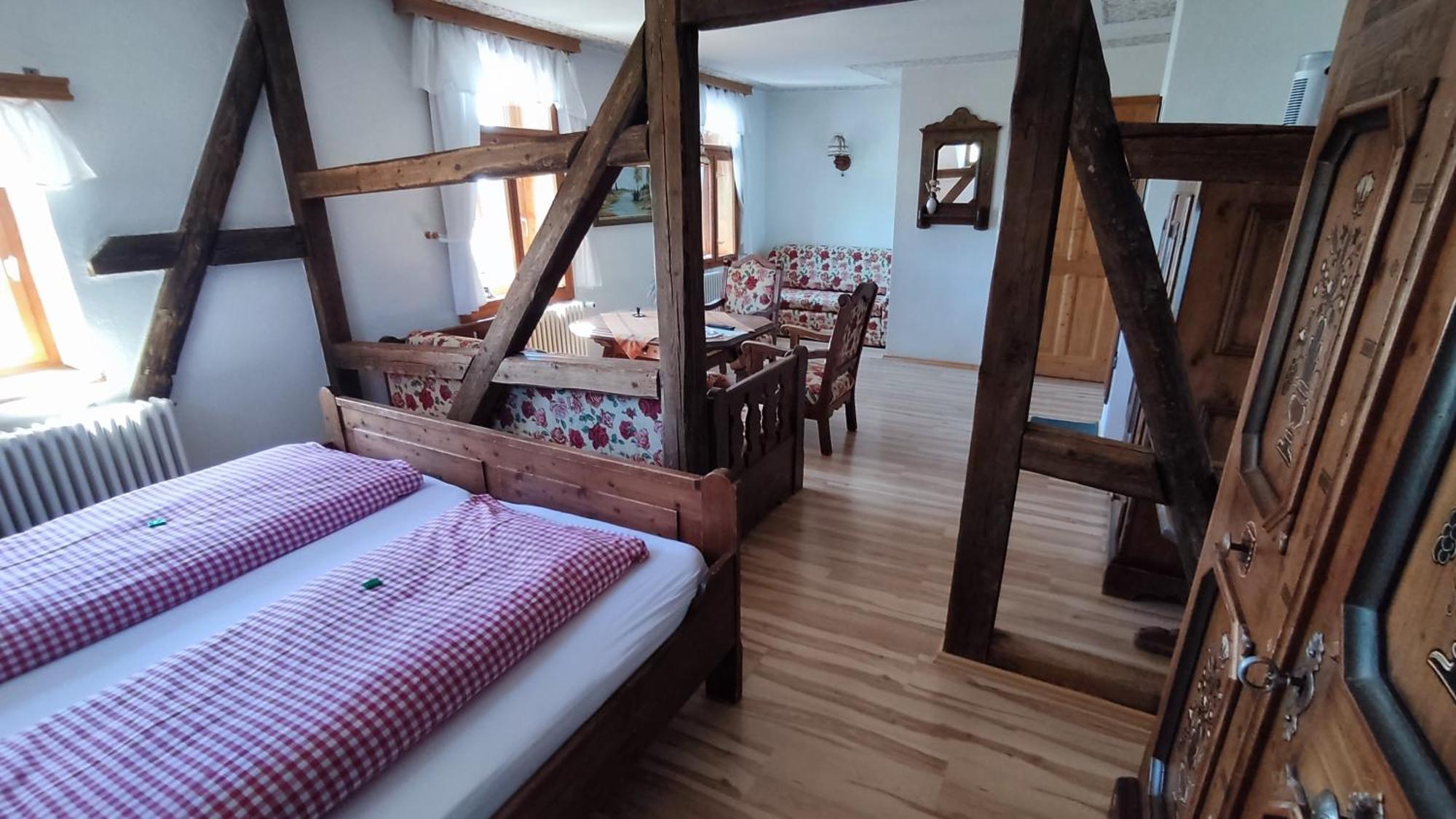 Berggasthaus & Pension Schoene Aussicht Klingenthal Eksteriør billede