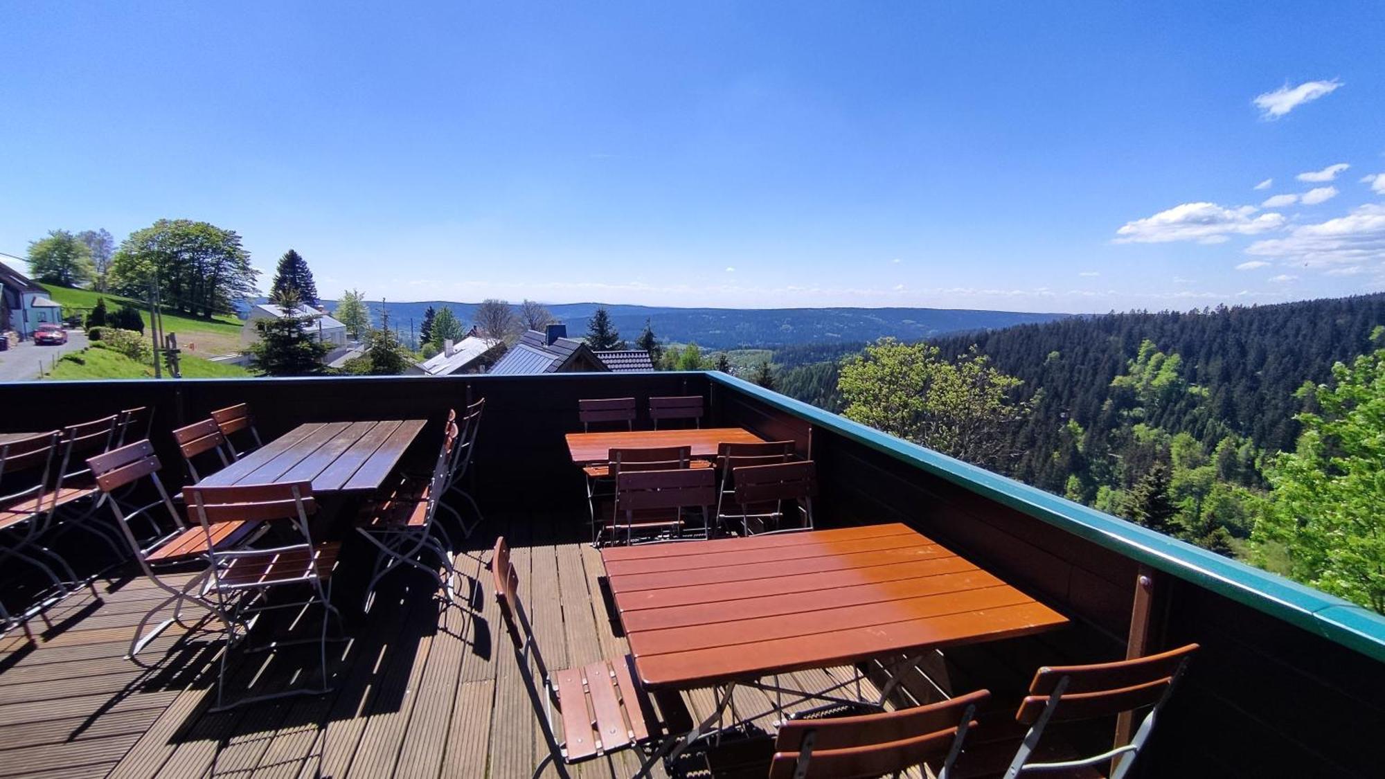 Berggasthaus & Pension Schoene Aussicht Klingenthal Eksteriør billede